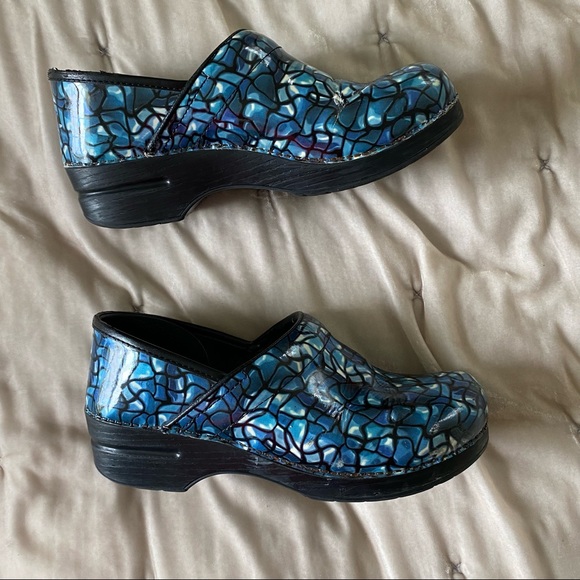 Dansko blue stained glass print leather professional slip on closed back clog 40 - Picture 4 of 14